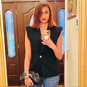 Meet your Posher, Noura